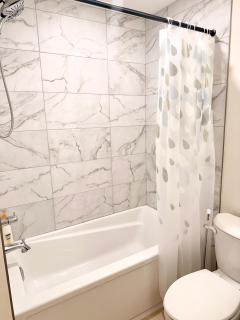 The Luxe Haven - Stylish 2BR, 2BA Retreat - 5