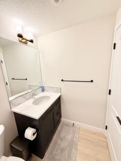 The Luxe Haven - Stylish 2BR, 2BA Retreat - 2