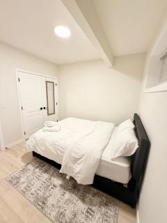 The Luxe Haven - Stylish 2BR, 2BA Retreat - 1