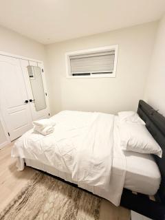 The Luxe Haven - Stylish 2BR, 2BA Retreat - 6