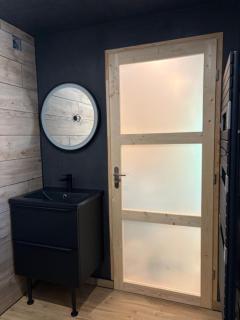 Agréable studio en bord de rivière - 4