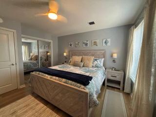 Fast Wi-Fi | Coffee Bar | Linens & Towel | Parking - 4