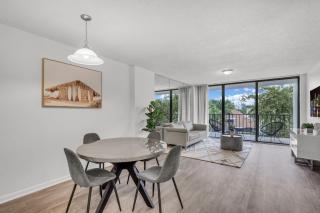 North Miami 2BR with Pool and Free Parking - 0