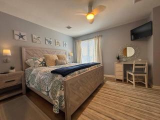 Fast Wi-Fi | Coffee Bar | Linens & Towel | Parking - 3