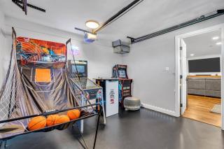 Hot Tub | Game Room | Deeply cleaned | EV Charger - 9