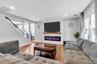 Hot Tub | Game Room | Deeply cleaned | EV Charger - 8