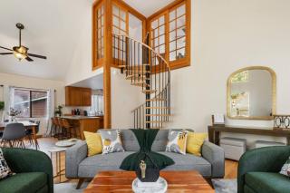 Riverfront w Cedar Hottub, Sauna, Movie Theatre - 3