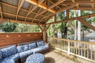 Riverfront w Cedar Hottub, Sauna, Movie Theatre - 6