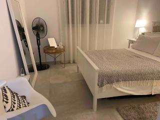 Esmie Apartment - ocean and sunset views - 3