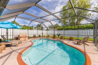 Family 3 Bedroom 2 bathroom Pool Home Pet Friendly - 0