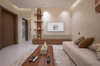 Luxury 2-bedroom apartment with living room, dining area, and modern kitchen - 8