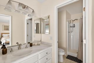 Quaint Single-Story Hilltop Home Granada Hills - 8