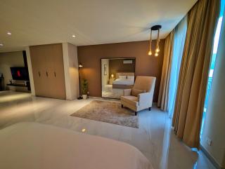 Gulburg MM Alam Road - Luxury One-Bed Apartment by Alvis Suite - 2