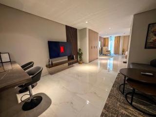 Gulburg MM Alam Road - Luxury One-Bed Apartment by Alvis Suite - 4