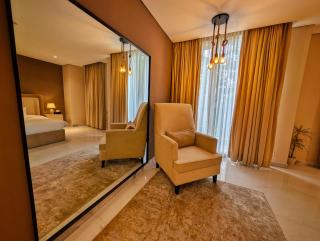 Gulburg MM Alam Road - Luxury One-Bed Apartment by Alvis Suite - 1