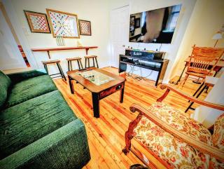 Hot Tub! Arcade! Walk to Everything! 123 Main St! - 2