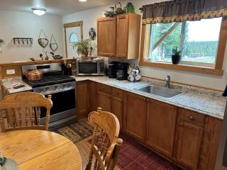 Misty Mountain View - Sterling Two Bedroom Apartment - 2