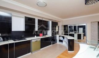 Cozy Apartment 2 Bedrooms 2 Bathrooms , With Open Balcony , Near Republic Square - 4