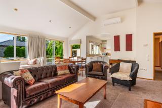 Lakeside Lodge - 6