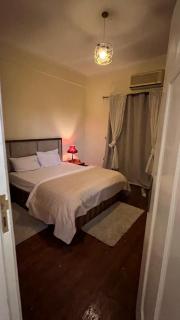 Room King bed with shared bathroom Amazing view Downtown - 6