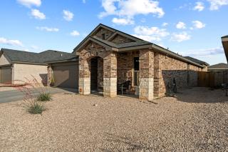 Spacious 4BR West Texas Home Sleeps 8 Hot Tub Spa - 4