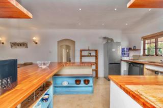 4Bedroom Home in quiet neighbourhood - 3