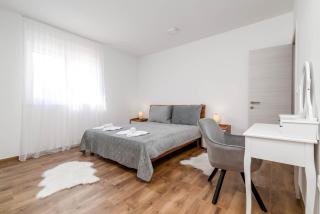 Apartments with parking space Loborika, Pula - 24868 - 4