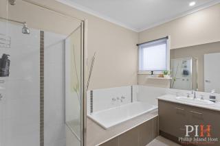 2 Story Townhouse in Cowes - 5