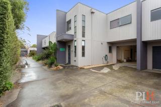 2 Story Townhouse in Cowes - 9