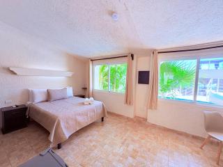 Condohotel Luciana Deluxe Queen Oceanview Suite with Sofabed - 5