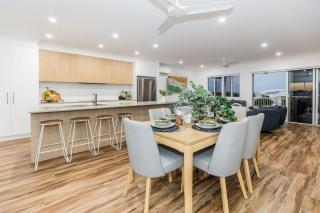 Belle Haven - 5 bedroom , walk to beach. - 9