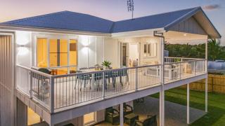 Belle Haven - 5 bedroom , walk to beach. - 2