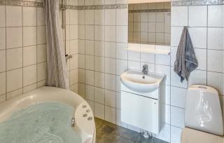 Gorgeous Apartment In Allinge With Wifi - 2