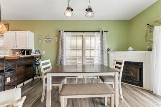 Escape to Wildwood Marina in a Modern 3 Bedroom Condo with Stunning Bay Views - 4
