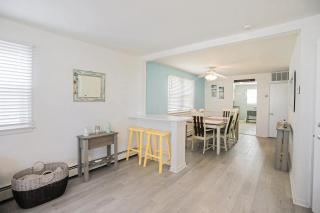 3BR Condo with a Covered Porch & Grill Few Blocks to the Beach, Bay and Dining - 9
