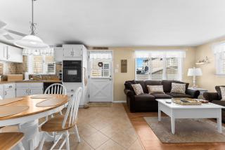 2BR Steps from Wildwood Beach with Private Outdoor Dining and Shower - 6