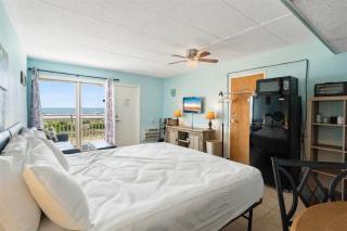 Studio Condo with Pool & Beach Access - 7