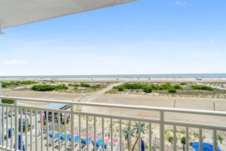 Studio Condo with Pool & Beach Access - 3