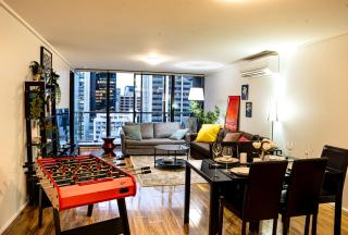 Mid-Century gate away in CBD in Free tram zone - 0