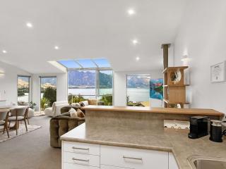 Stunning Lake & Alpine Views - Fernhill Retreat - 8