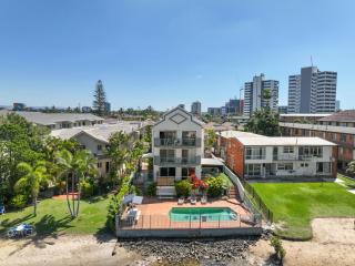 Surfers Paradise Waterfront Escape - 0