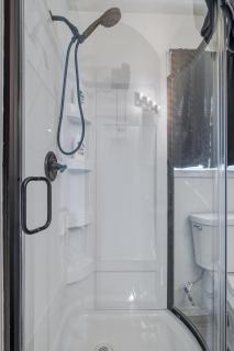 Conveniently located, King bed, Fully furnished kitchen, Onsite laundry, Fenced backyard - 7