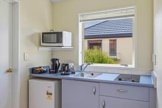 Daffodil Apartments - 1