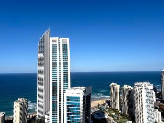 Oceanview 2BR Retreat in Surfers Paradise - 2