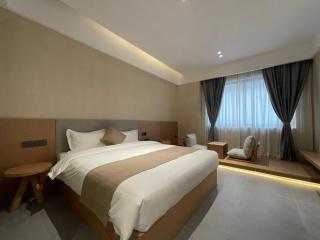 60M Clover Hotel - 1