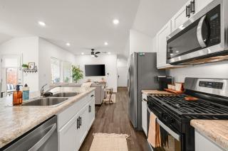 Gonzales Work+Stay House near HWY 30/44 & I-10 - 6