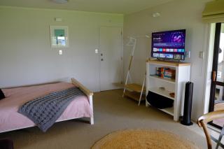 Beachfront Studio Modern, Self-Contained by beautiful Whiritoa Beach - 1