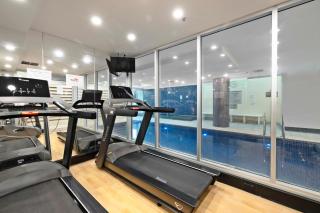 Deluxe 9th Floor with Panoramic Views and 2 Balconies - 1