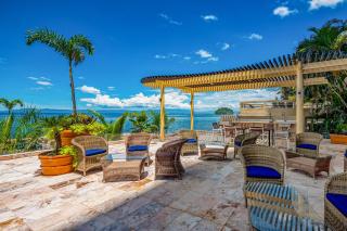 Oceanfront, 8th-floor condo with pool, pool spa & large balcony - 2