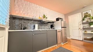 Luxury 2 bedroom furnished Basement in NW Calgary - 8